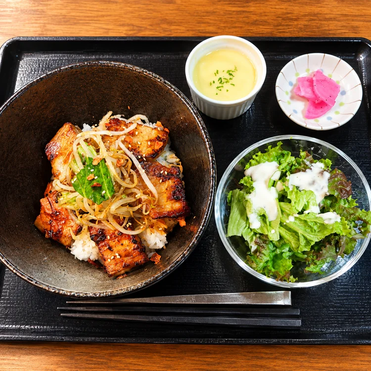 自家製濃厚タレ豚丼のセット